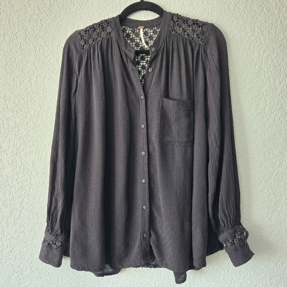 Free People XS Black Oversized Crochet Long Sleeve Button Front Top Cutout - Picture 2 of 7